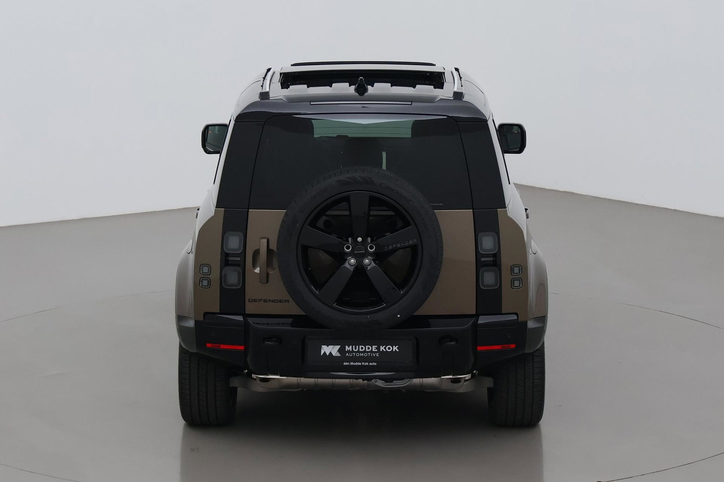 Land Rover Defender 2.0 P300e 110 X-Dynamic HSE | FACELIFT | ClearSight | Meridian Surround | Head-Up | ACC | Panoramadak | Trekhaak