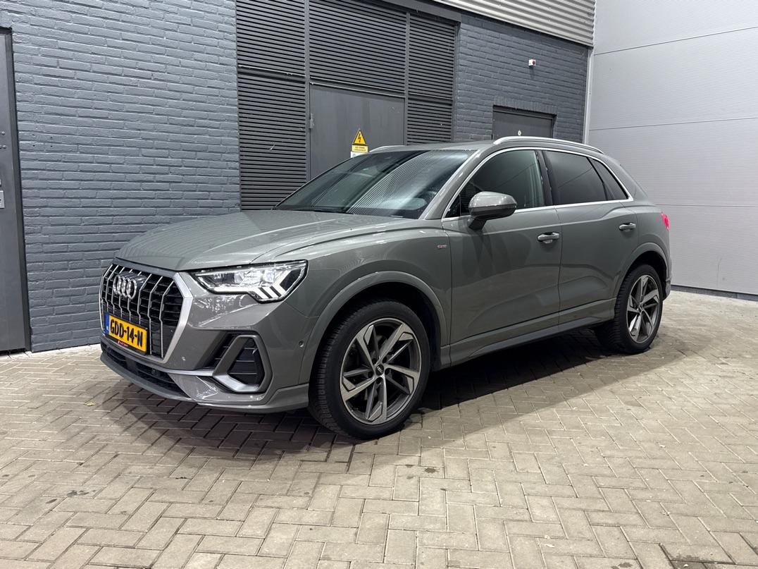 Audi Q3 40 TFSI quattro Business Edition | Panoramadak | 360° Camera | Keyless | BLIS | Elektrische Stoelen | Stoel+Stuurverwarming | ACC