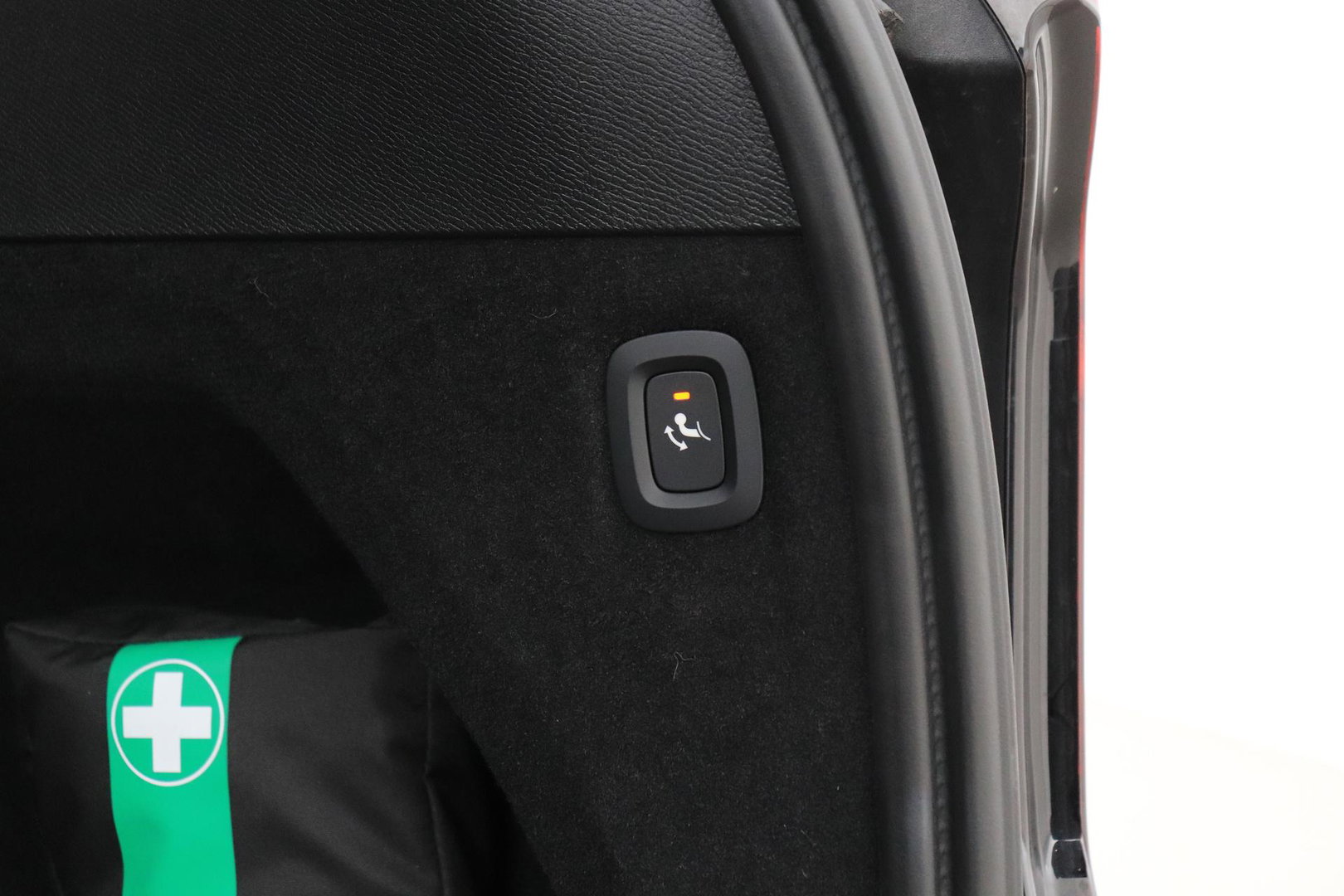 Volvo XC90 T8 Ultra Dark | Bowers&Wilkins | Stoelventilatie | Trekhaak | Panoramadak | 360° Camera | Massage | Head-Up | ACC