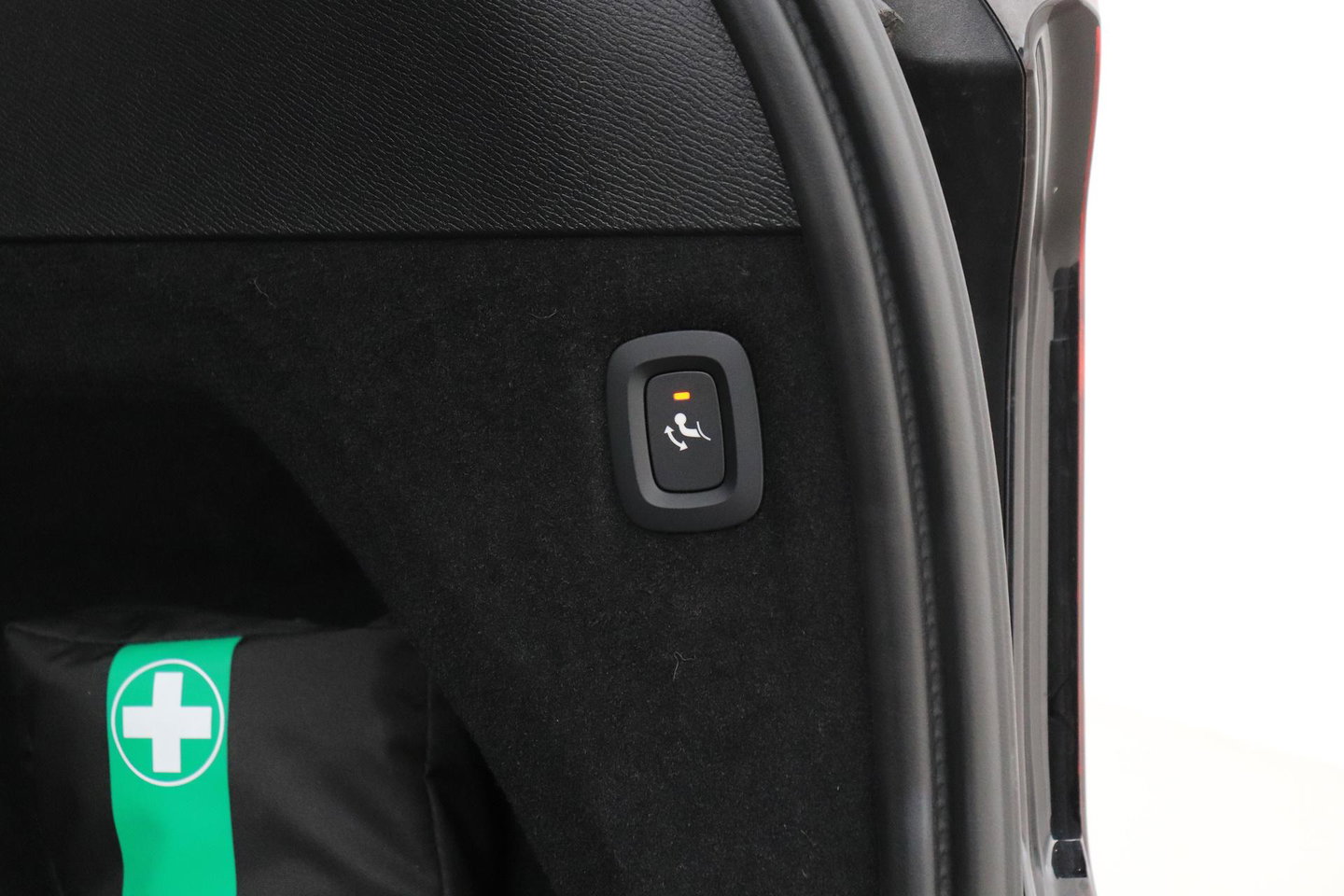 Volvo XC90 T8 Ultra Dark | Bowers&Wilkins | Stoelventilatie | Trekhaak | Panoramadak | 360° Camera | Massage | Head-Up | ACC