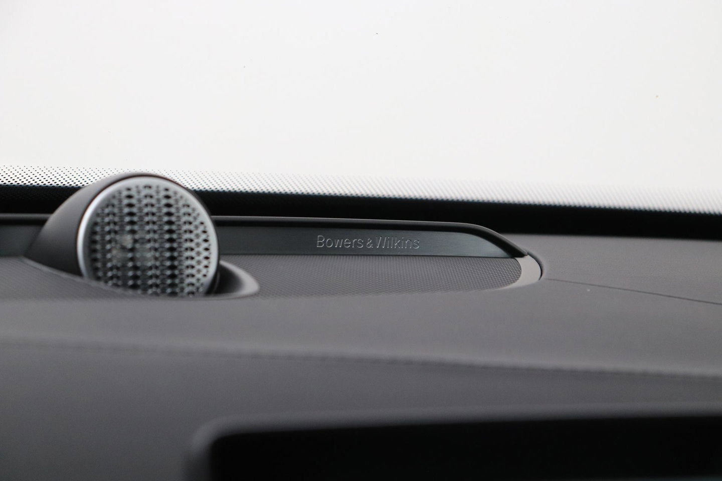 Volvo XC90 T8 Ultra Dark | Bowers&Wilkins | Stoelventilatie | Trekhaak | Panoramadak | 360° Camera | Massage | Head-Up | ACC