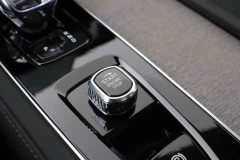 Volvo XC90 T8 Ultra Dark | Bowers&Wilkins | Stoelventilatie | Trekhaak | Panoramadak | 360° Camera | Massage | Head-Up | ACC
