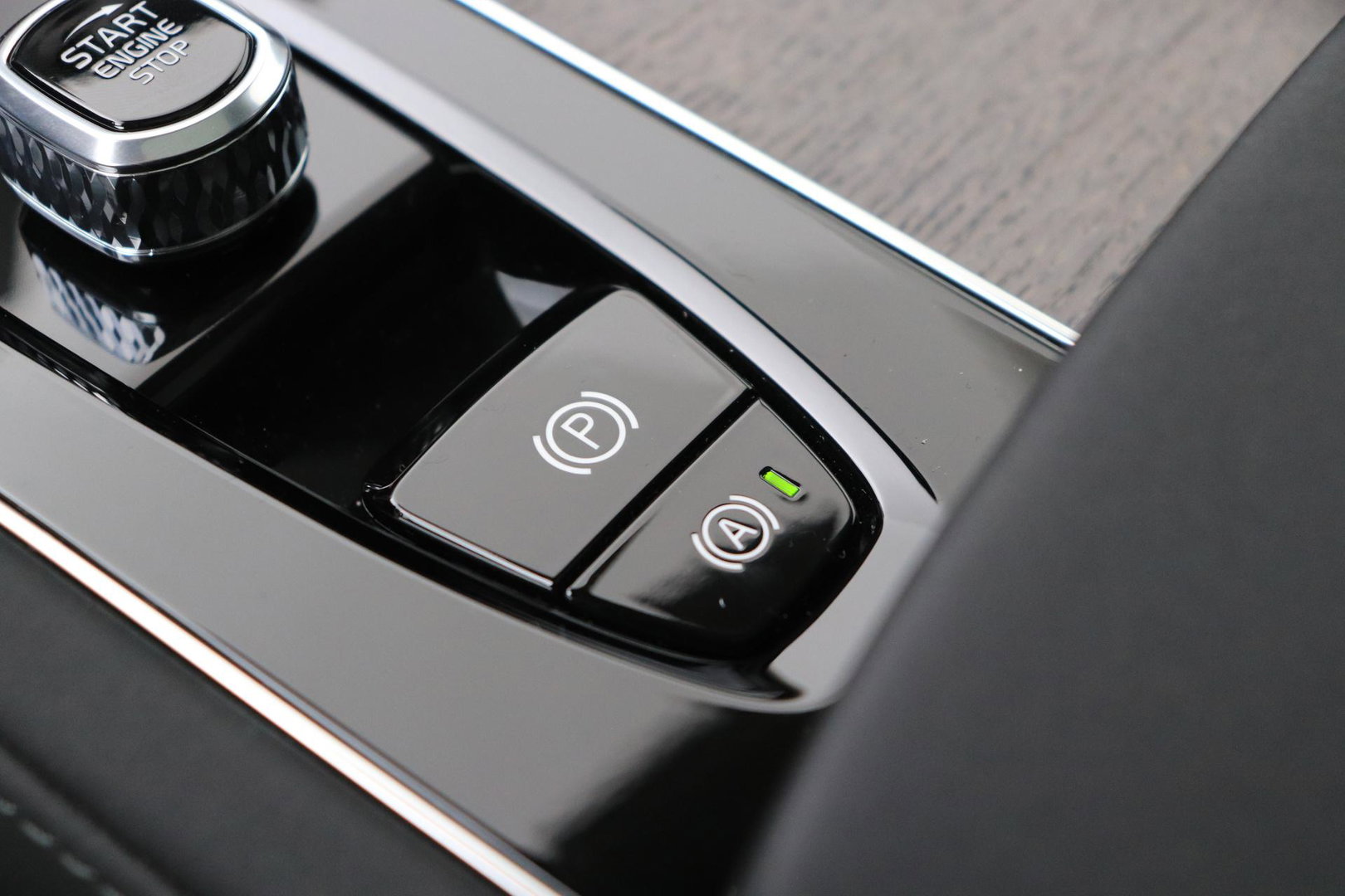Volvo XC90 T8 Ultra Dark | Bowers&Wilkins | Stoelventilatie | Trekhaak | Panoramadak | 360° Camera | Massage | Head-Up | ACC