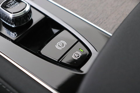 Volvo XC90 T8 Ultra Dark | Bowers&Wilkins | Stoelventilatie | Trekhaak | Panoramadak | 360° Camera | Massage | Head-Up | ACC