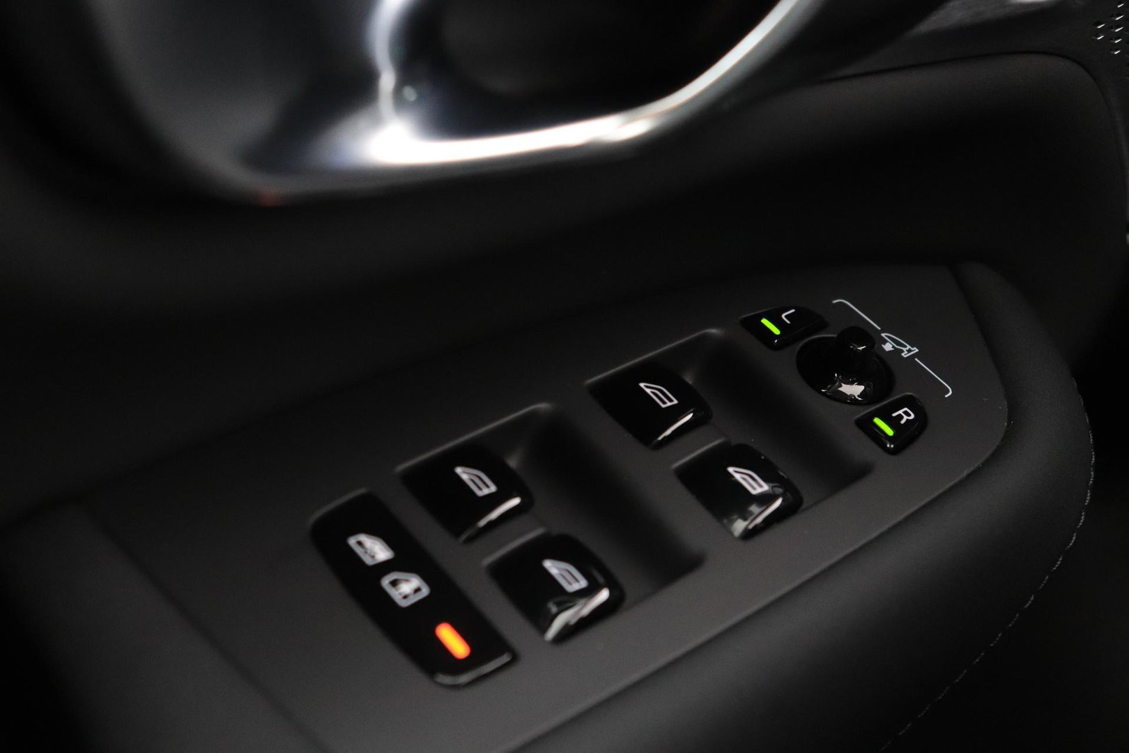 Volvo XC90 T8 Ultra Dark | Bowers&Wilkins | Stoelventilatie | Trekhaak | Panoramadak | 360° Camera | Massage | Head-Up | ACC