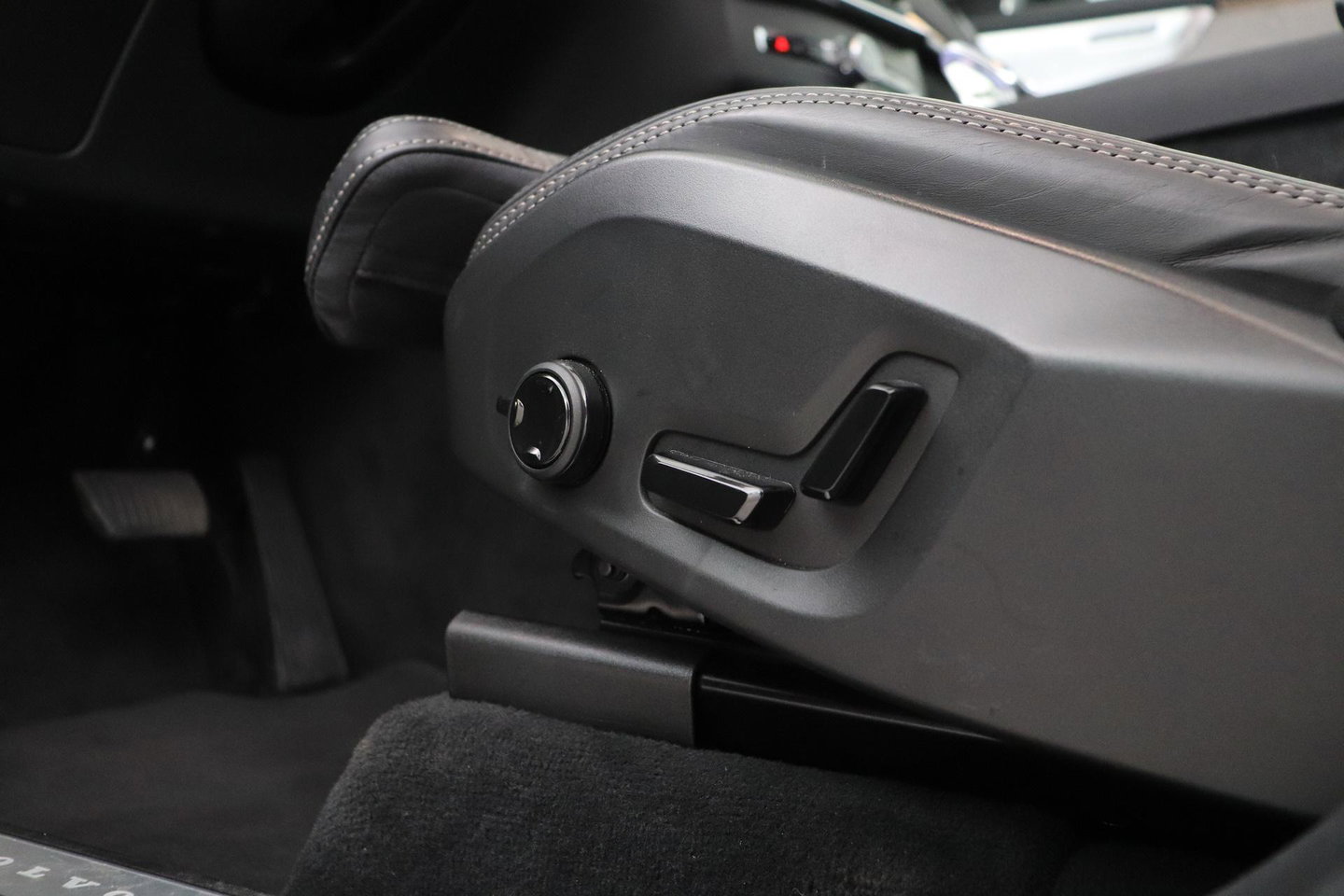 Volvo XC90 T8 Ultra Dark | Bowers&Wilkins | Stoelventilatie | Trekhaak | Panoramadak | 360° Camera | Massage | Head-Up | ACC