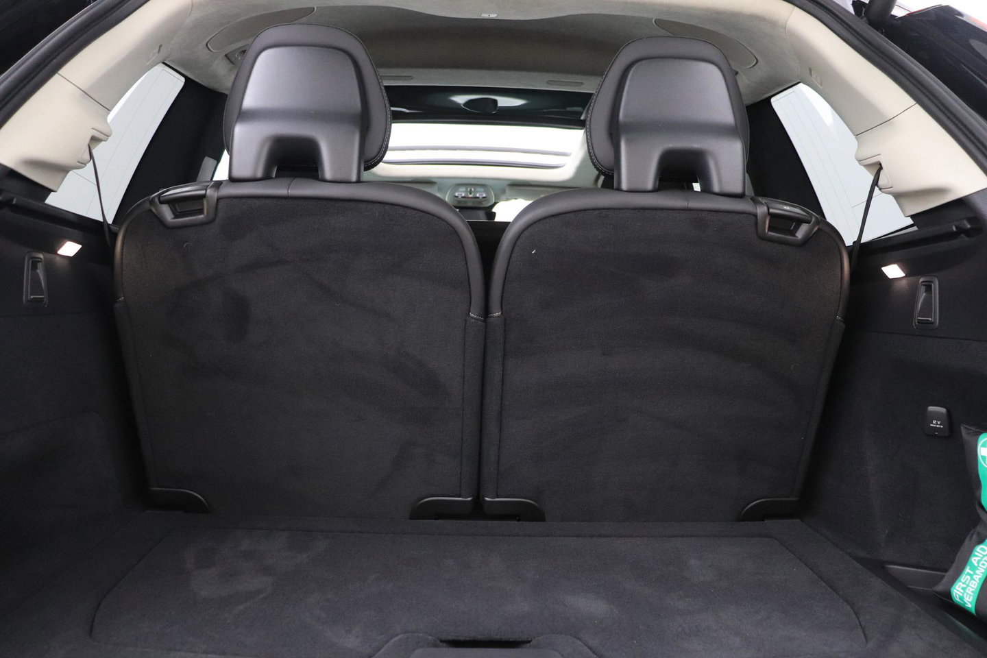 Volvo XC90 T8 Ultra Dark | Bowers&Wilkins | Stoelventilatie | Trekhaak | Panoramadak | 360° Camera | Massage | Head-Up | ACC