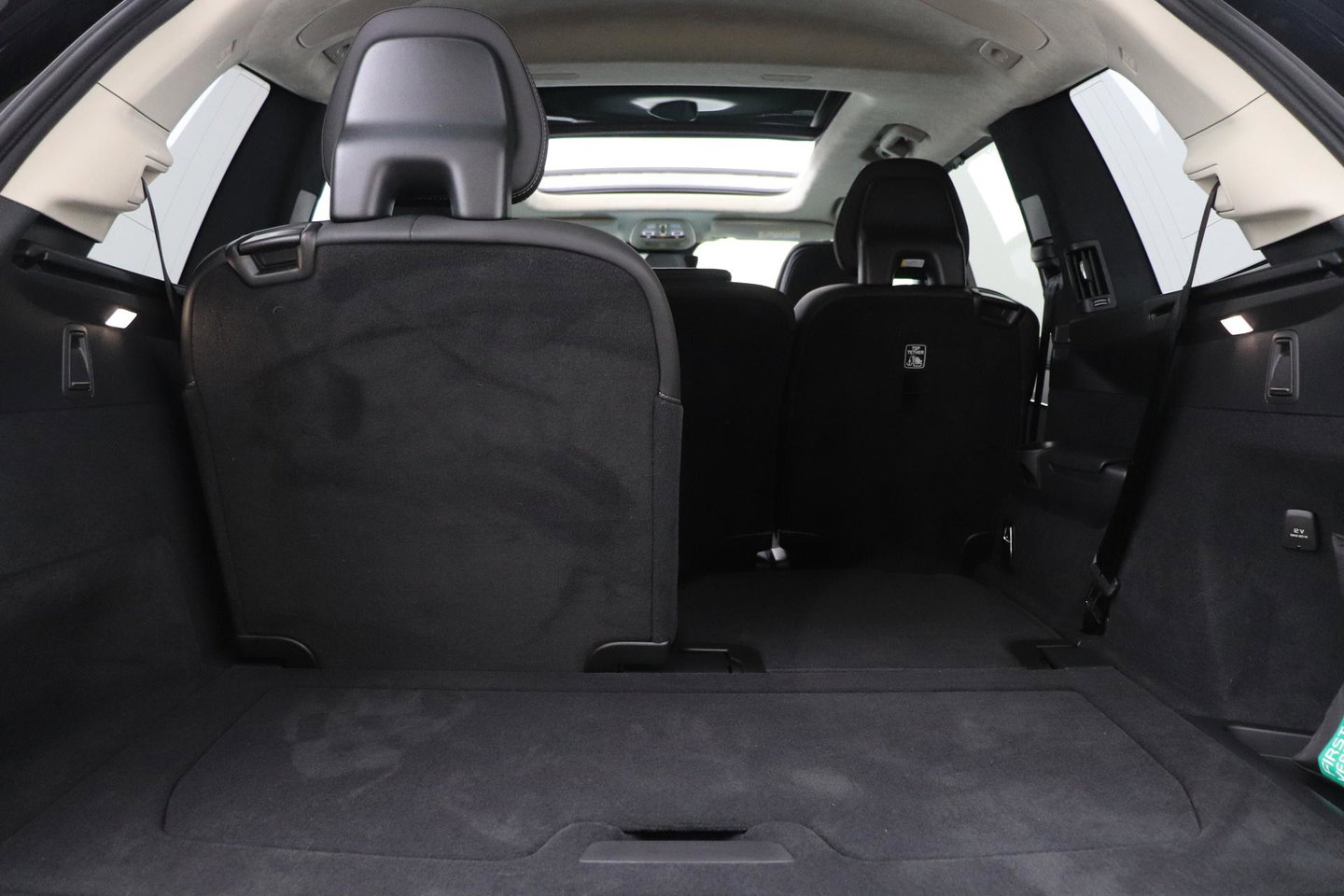 Volvo XC90 T8 Ultra Dark | Bowers&Wilkins | Stoelventilatie | Trekhaak | Panoramadak | 360° Camera | Massage | Head-Up | ACC