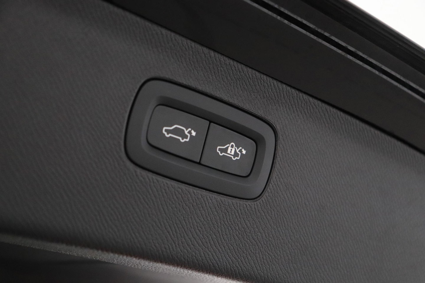Volvo XC90 T8 Ultra Dark | Bowers&Wilkins | Stoelventilatie | Trekhaak | Panoramadak | 360° Camera | Massage | Head-Up | ACC
