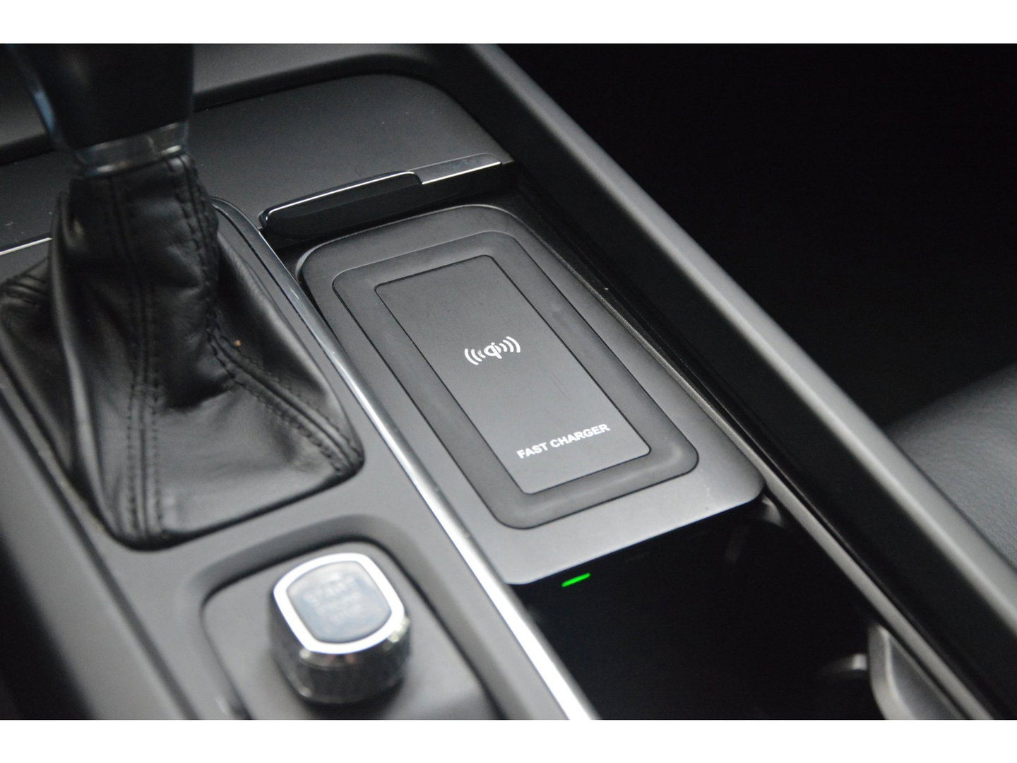 Volvo V60 T5 | Trekhaak 1800kg | Stoel + Stuur Verwarmd | Apple Carplay | Cruise | Leer |