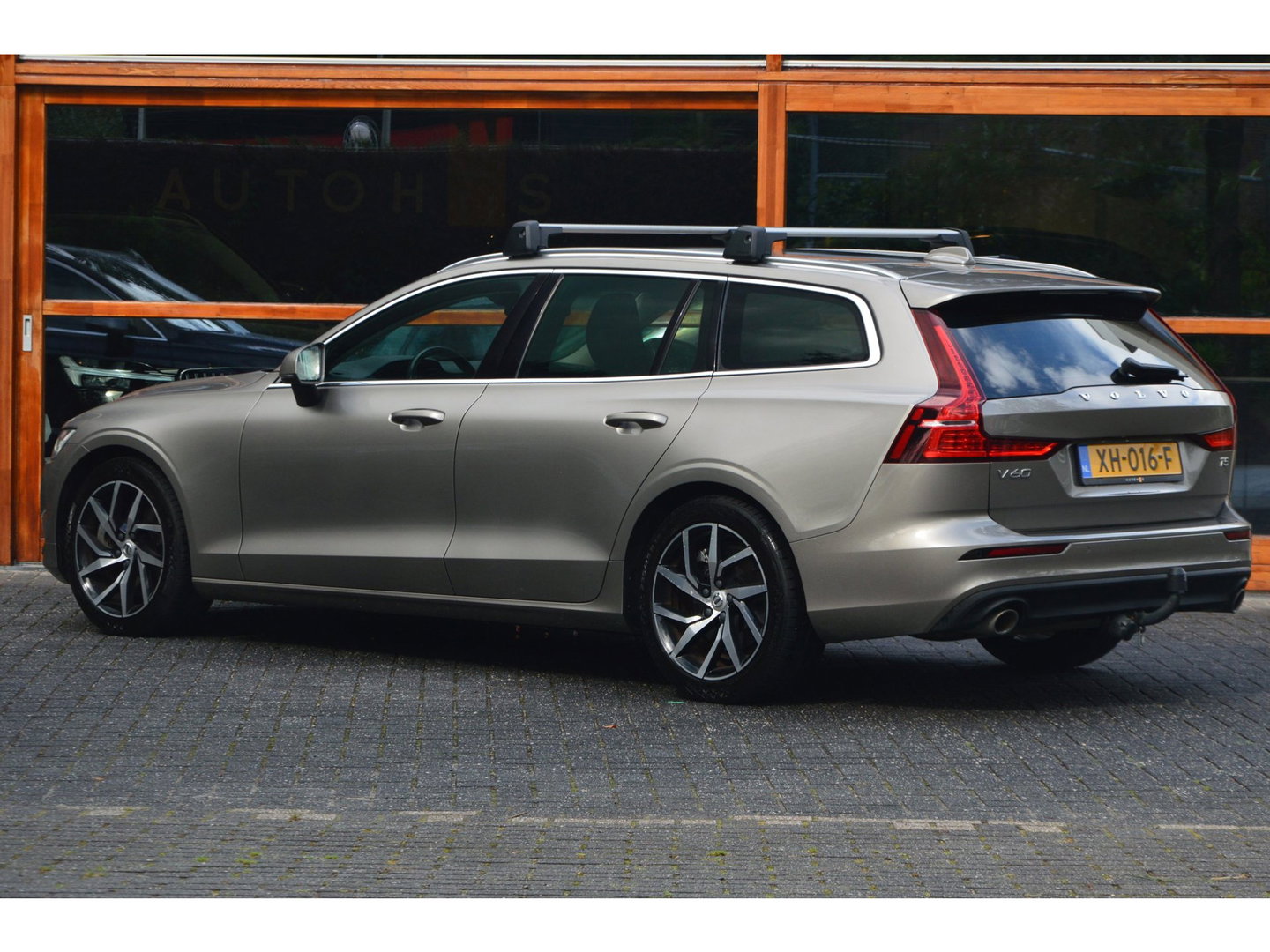 Volvo V60 T5 | Trekhaak 1800kg | Stoel + Stuur Verwarmd | Apple Carplay | Cruise | Leer |