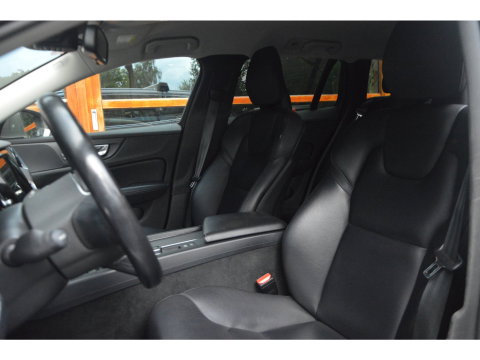 Volvo V60 T5 | Trekhaak 1800kg | Stoel + Stuur Verwarmd | Apple Carplay | Cruise | Leer |