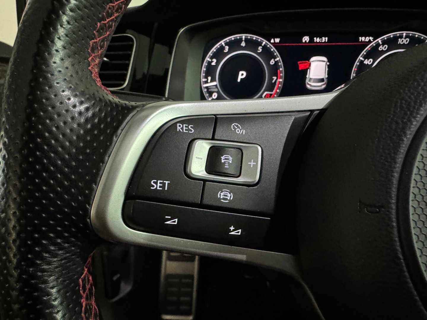 Volkswagen Golf 2.0 TSI GTI TCR Pano|ACC|BlindSpot|Camera|Lane Assist