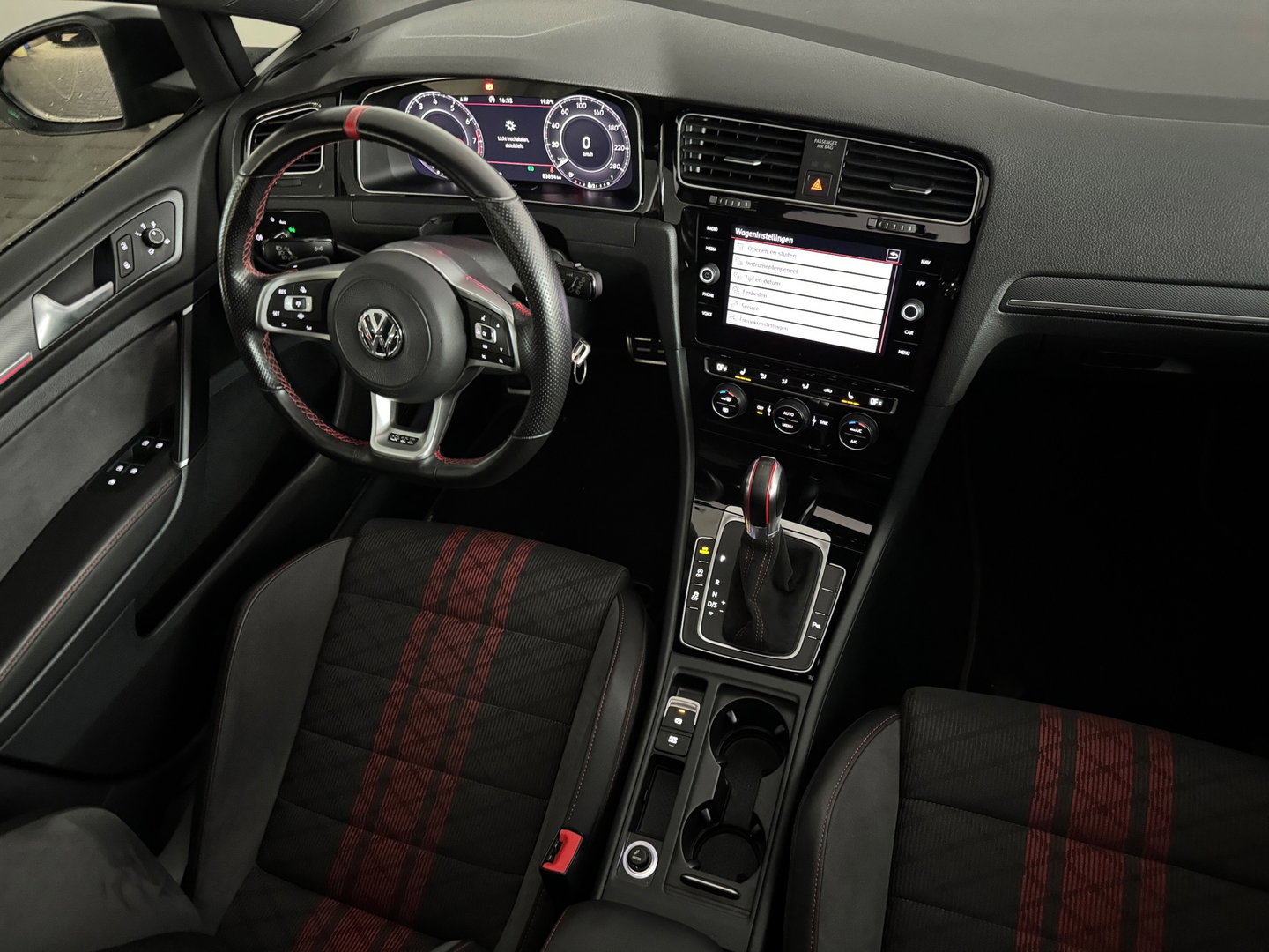 Volkswagen Golf 2.0 TSI GTI TCR Pano|ACC|BlindSpot|Camera|Lane Assist