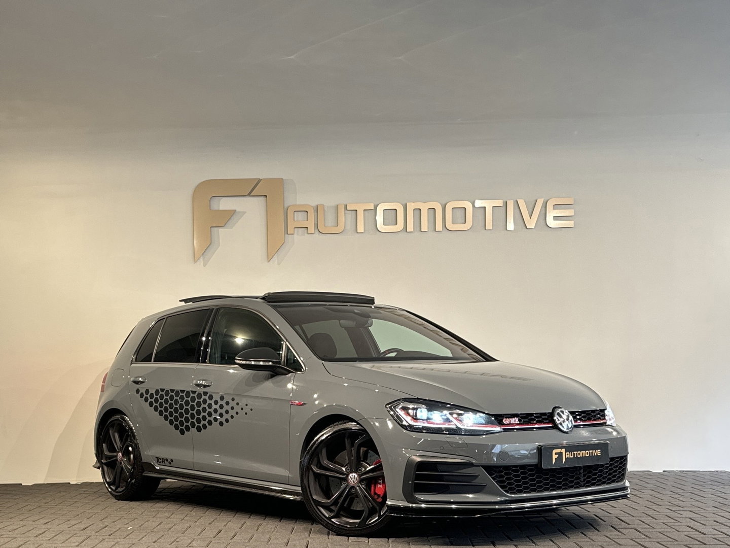 Volkswagen Golf 2.0 TSI GTI TCR Pano|ACC|BlindSpot|Camera|Lane Assist