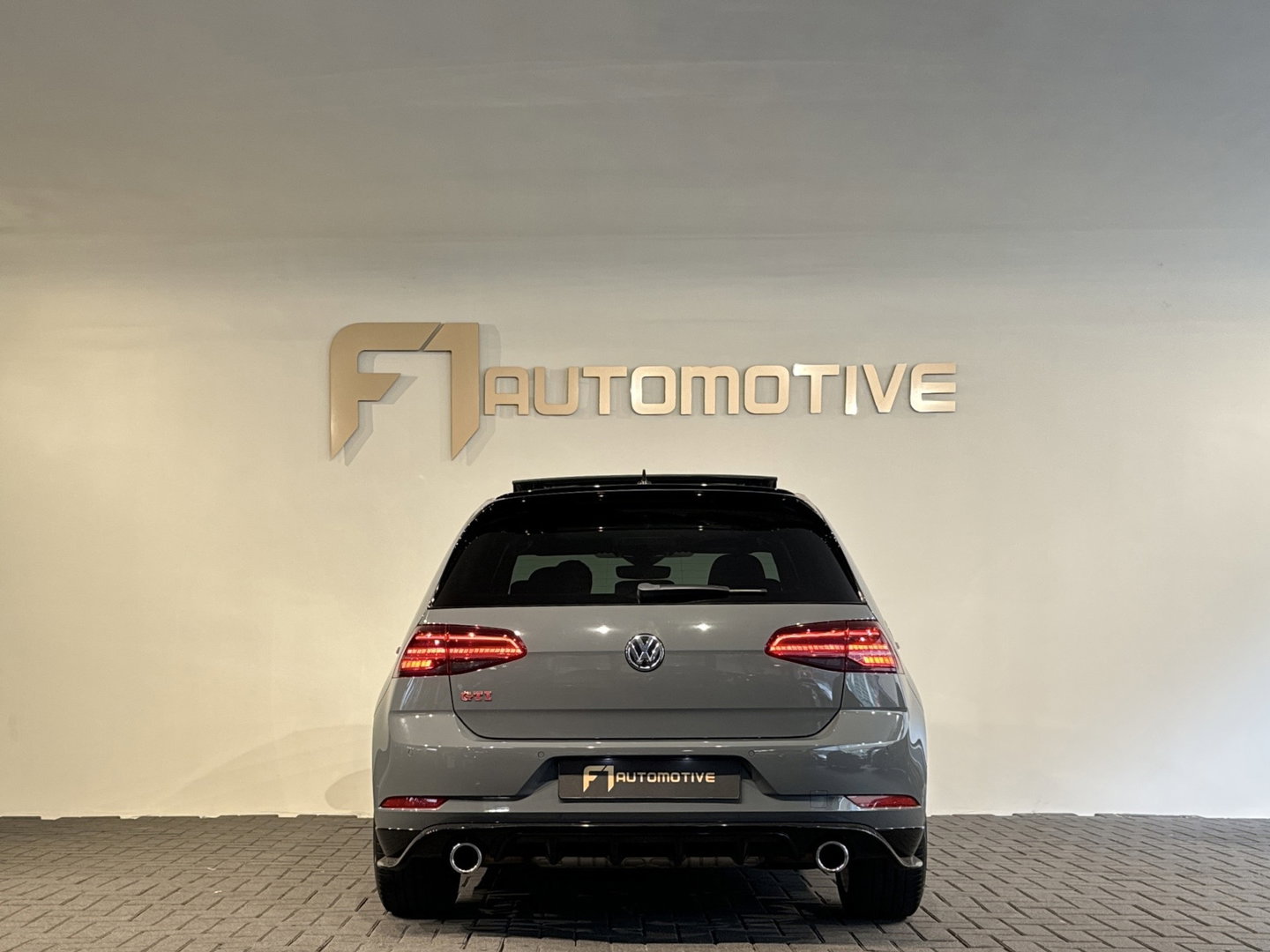 Volkswagen Golf 2.0 TSI GTI TCR Pano|ACC|BlindSpot|Camera|Lane Assist