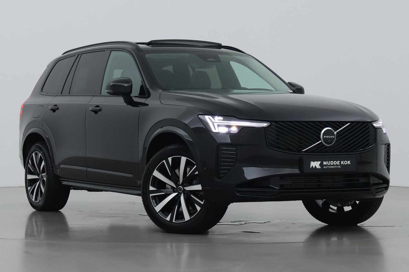 Volvo XC90 T8 Ultra Dark | Bowers&Wilkins | Stoelventilatie | Trekhaak | Panoramadak | 360° Camera | Massage | Head-Up | ACC