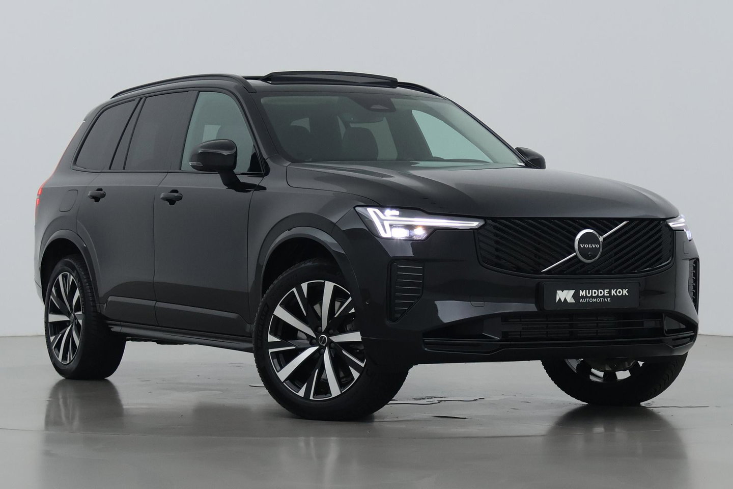 Volvo XC90 T8 Ultra Dark | Bowers&Wilkins | Stoelventilatie | Trekhaak | Panoramadak | 360° Camera | Massage | Head-Up | ACC
