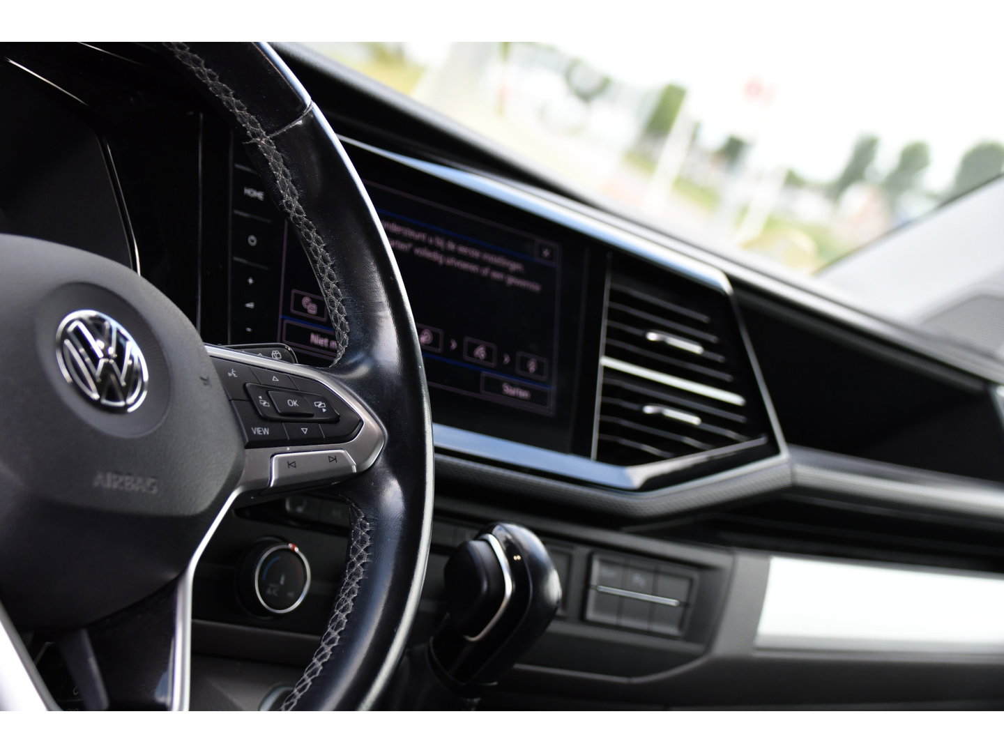 Volkswagen Transporter 2.0 TDI L2H1 30 DC Bulli Black Edition Adaptieve Cruise, Virtual, Camera, Carplay, Stoelverwarming, LED, 2 x Schuifdeur, Automaat, Trekhaak, Sensoren, Uniek!
