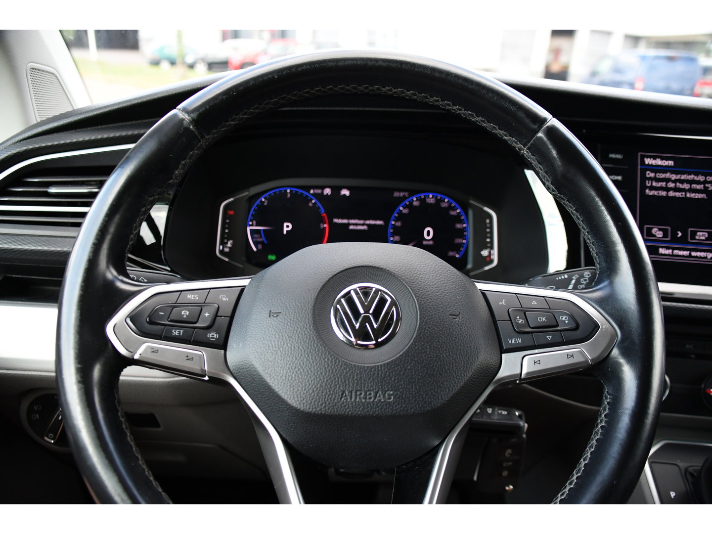 Volkswagen Transporter 2.0 TDI L2H1 30 DC Bulli Black Edition Adaptieve Cruise, Virtual, Camera, Carplay, Stoelverwarming, LED, 2 x Schuifdeur, Automaat, Trekhaak, Sensoren, Uniek!