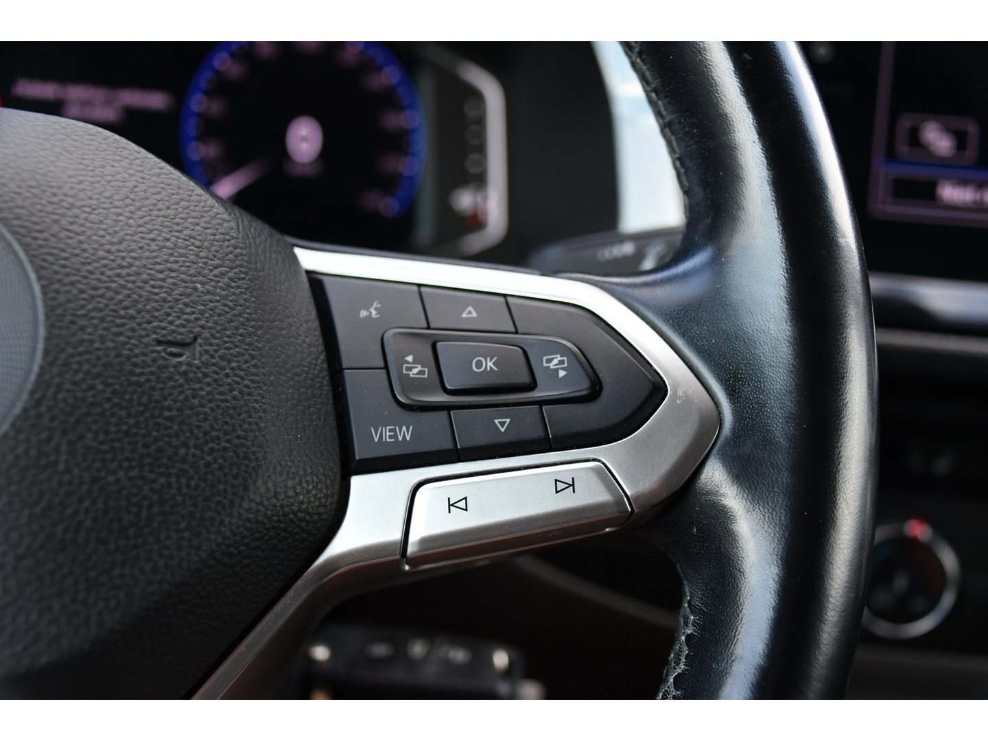 Volkswagen Transporter 2.0 TDI L2H1 30 DC Bulli Black Edition Adaptieve Cruise, Virtual, Camera, Carplay, Stoelverwarming, LED, 2 x Schuifdeur, Automaat, Trekhaak, Sensoren, Uniek!