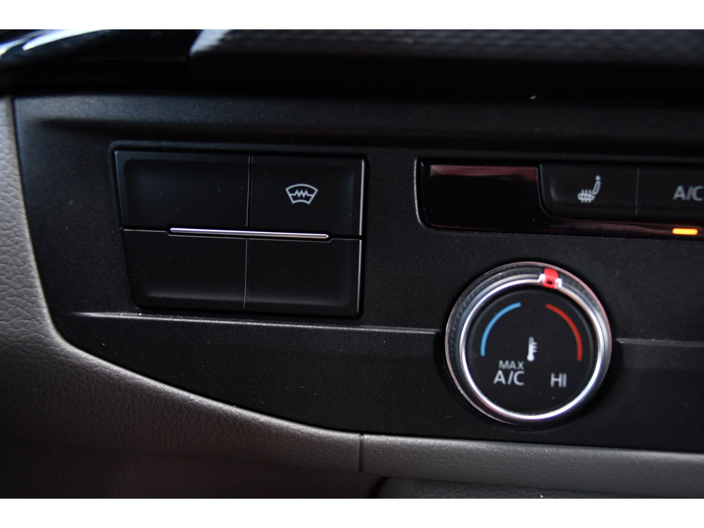 Volkswagen Transporter 2.0 TDI L2H1 30 DC Bulli Black Edition Adaptieve Cruise, Virtual, Camera, Carplay, Stoelverwarming, LED, 2 x Schuifdeur, Automaat, Trekhaak, Sensoren, Uniek!