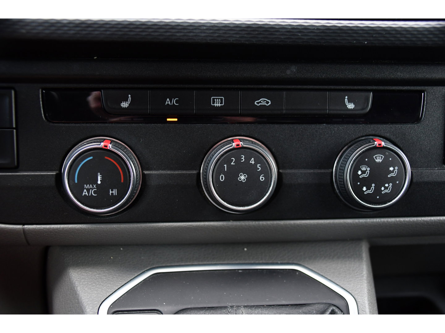 Volkswagen Transporter 2.0 TDI L2H1 30 DC Bulli Black Edition Adaptieve Cruise, Virtual, Camera, Carplay, Stoelverwarming, LED, 2 x Schuifdeur, Automaat, Trekhaak, Sensoren, Uniek!