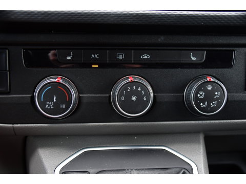 Volkswagen Transporter 2.0 TDI L2H1 30 DC Bulli Black Edition Adaptieve Cruise, Virtual, Camera, Carplay, Stoelverwarming, LED, 2 x Schuifdeur, Automaat, Trekhaak, Sensoren, Uniek!