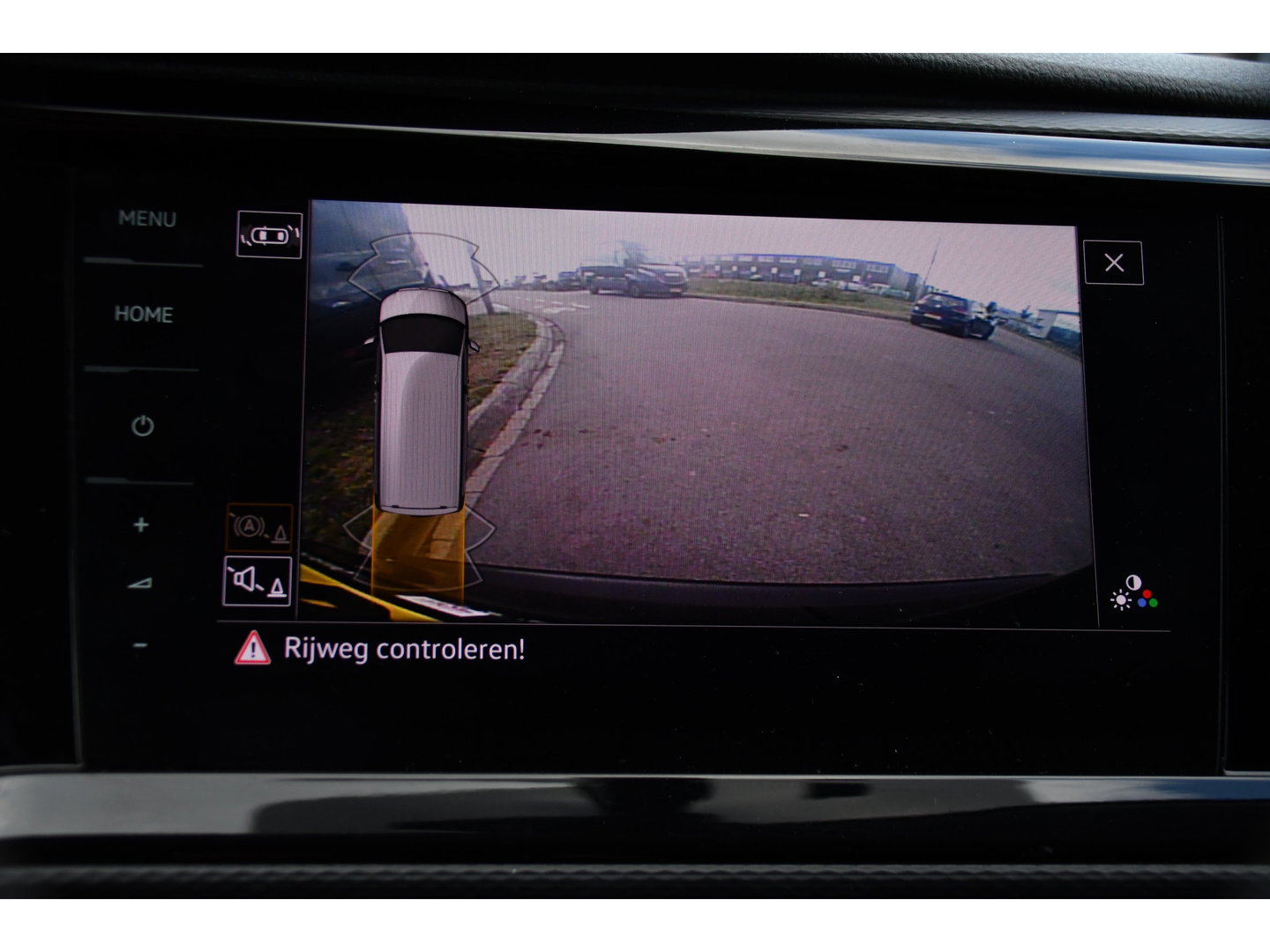 Volkswagen Transporter 2.0 TDI L2H1 30 DC Bulli Black Edition Adaptieve Cruise, Virtual, Camera, Carplay, Stoelverwarming, LED, 2 x Schuifdeur, Automaat, Trekhaak, Sensoren, Uniek!
