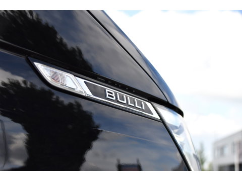 Volkswagen Transporter 2.0 TDI L2H1 30 DC Bulli Black Edition Adaptieve Cruise, Virtual, Camera, Carplay, Stoelverwarming, LED, 2 x Schuifdeur, Automaat, Trekhaak, Sensoren, Uniek!