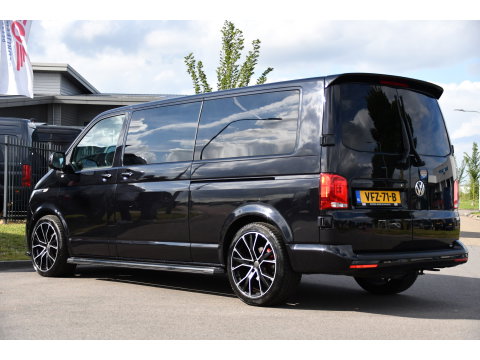Volkswagen Transporter 2.0 TDI L2H1 30 DC Bulli Black Edition Adaptieve Cruise, Virtual, Camera, Carplay, Stoelverwarming, LED, 2 x Schuifdeur, Automaat, Trekhaak, Sensoren, Uniek!