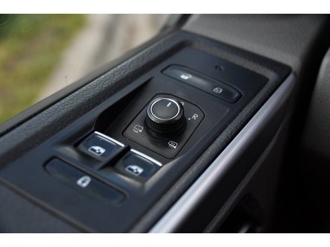Volkswagen Transporter 2.0 TDI L2H1 30 DC Bulli Black Edition Adaptieve Cruise, Virtual, Camera, Carplay, Stoelverwarming, LED, 2 x Schuifdeur, Automaat, Trekhaak, Sensoren, Uniek!
