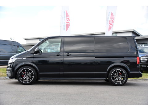 Volkswagen Transporter 2.0 TDI L2H1 30 DC Bulli Black Edition Adaptieve Cruise, Virtual, Camera, Carplay, Stoelverwarming, LED, 2 x Schuifdeur, Automaat, Trekhaak, Sensoren, Uniek!