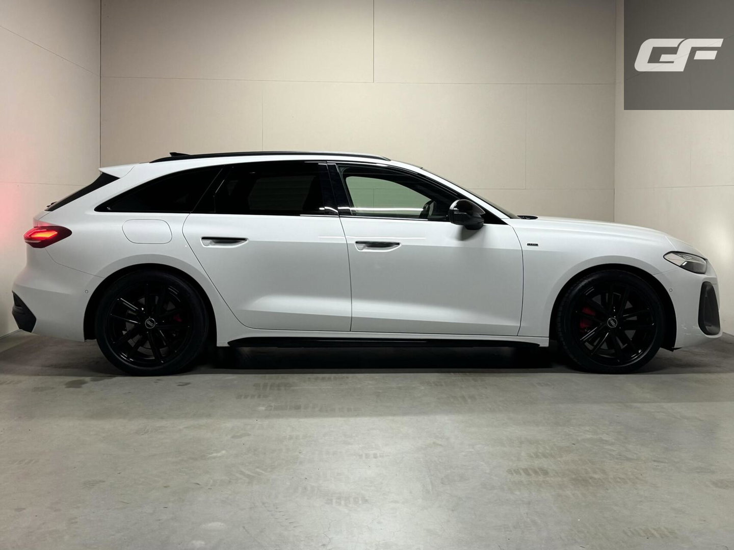 Audi A5 Avant 2.0 e-hybrid quattro S-Line Competition Pano 360° RS-Seats Passenger display