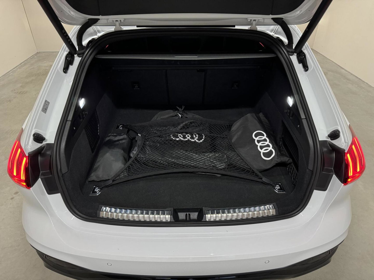 Audi A5 Avant 2.0 e-hybrid quattro S-Line Competition Pano 360° RS-Seats Passenger display