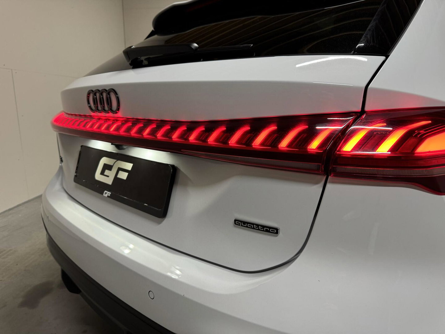 Audi A5 Avant 2.0 e-hybrid quattro S-Line Competition Pano 360° RS-Seats Passenger display