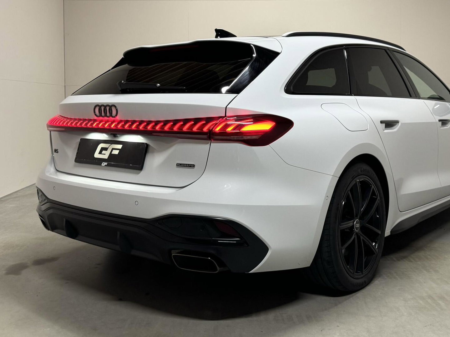 Audi A5 Avant 2.0 e-hybrid quattro S-Line Competition Pano 360° RS-Seats Passenger display