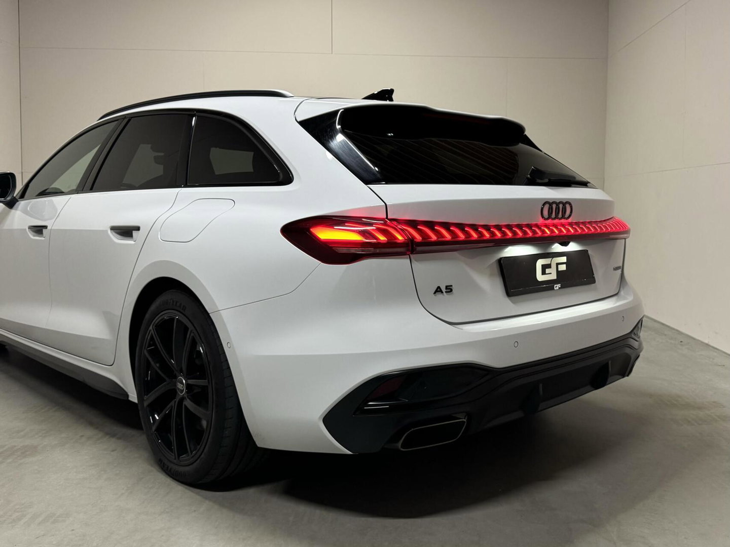 Audi A5 Avant 2.0 e-hybrid quattro S-Line Competition Pano 360° RS-Seats Passenger display
