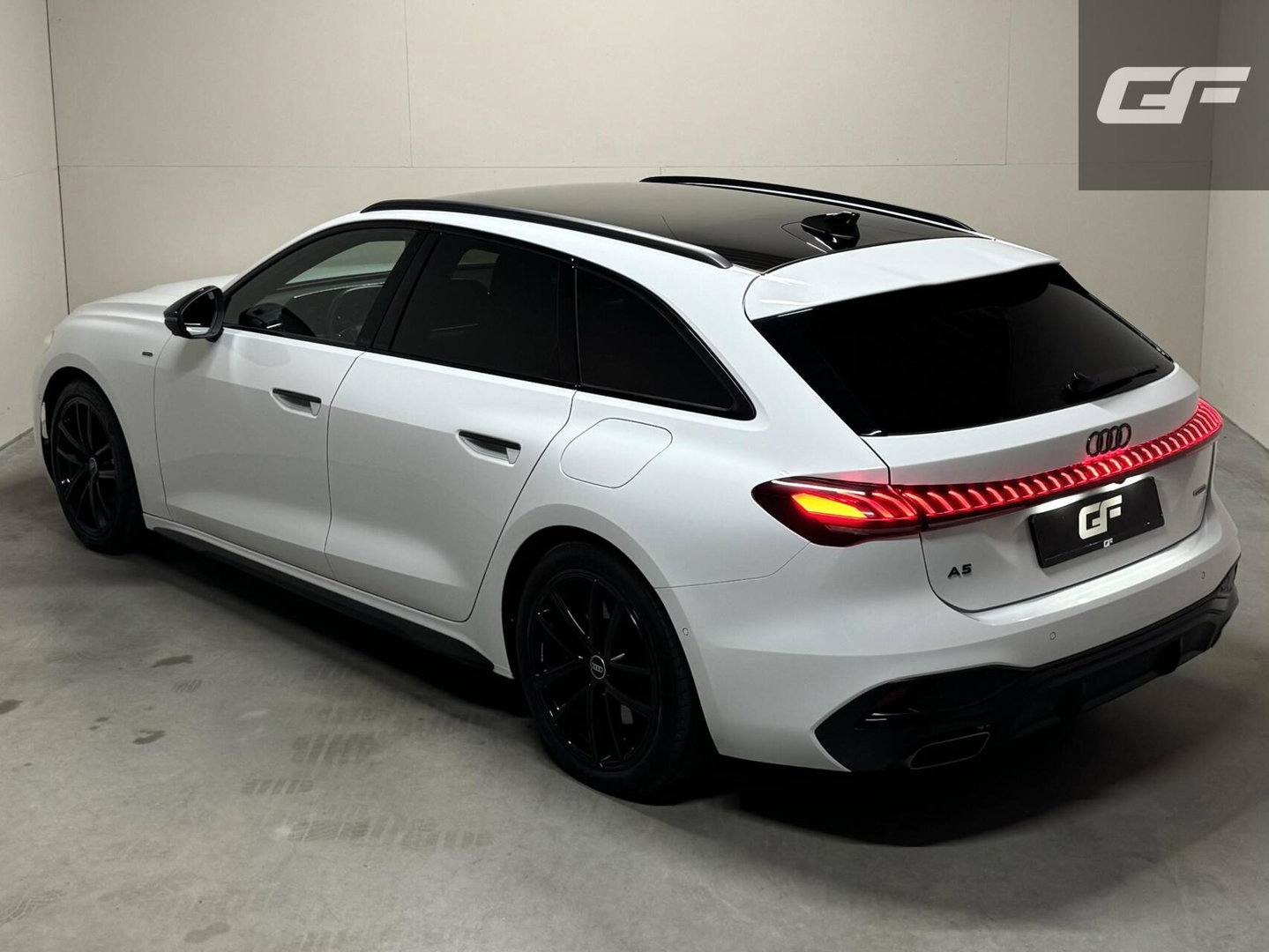 Audi A5 Avant 2.0 e-hybrid quattro S-Line Competition Pano 360° RS-Seats Passenger display