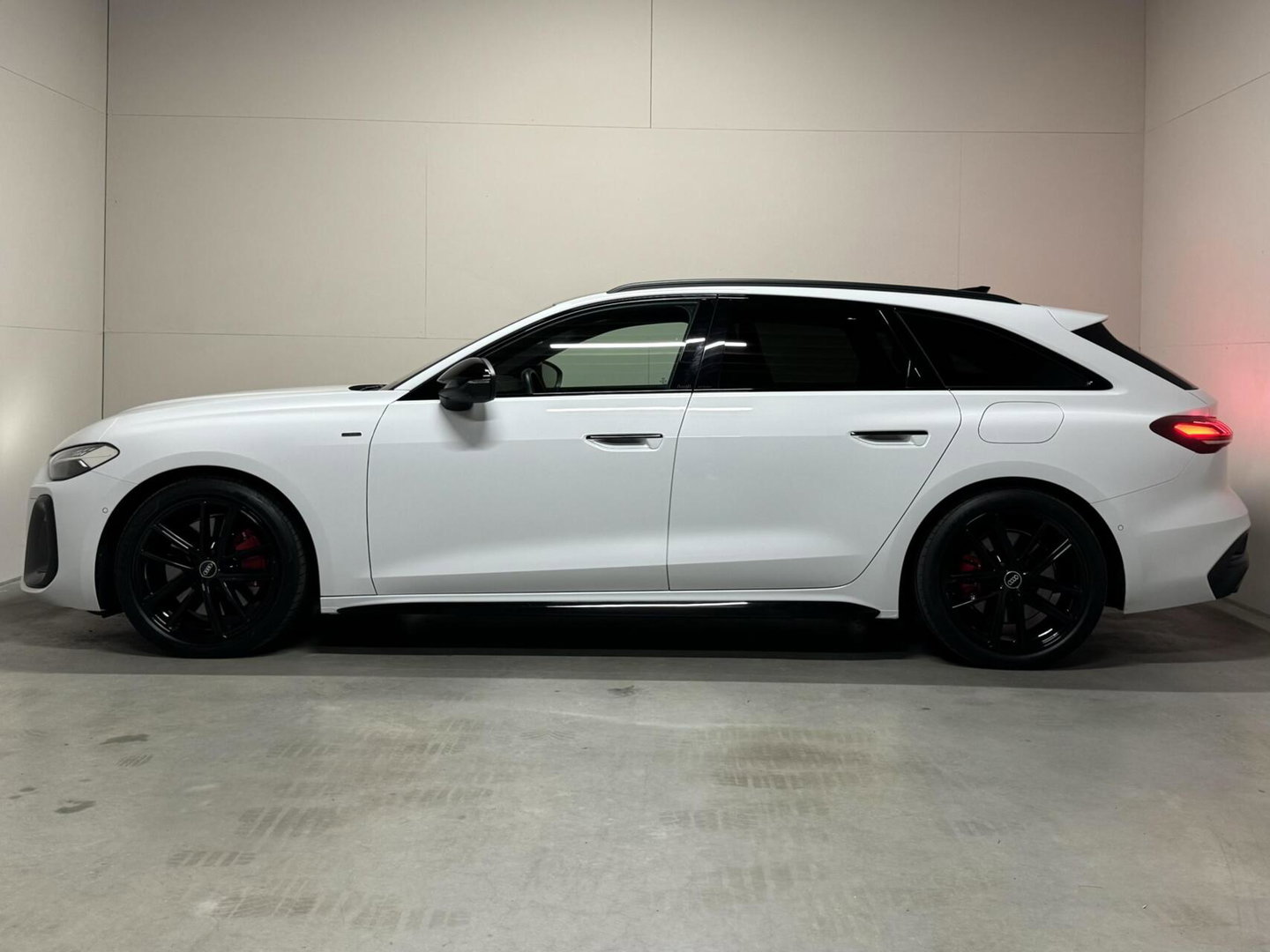 Audi A5 Avant 2.0 e-hybrid quattro S-Line Competition Pano 360° RS-Seats Passenger display