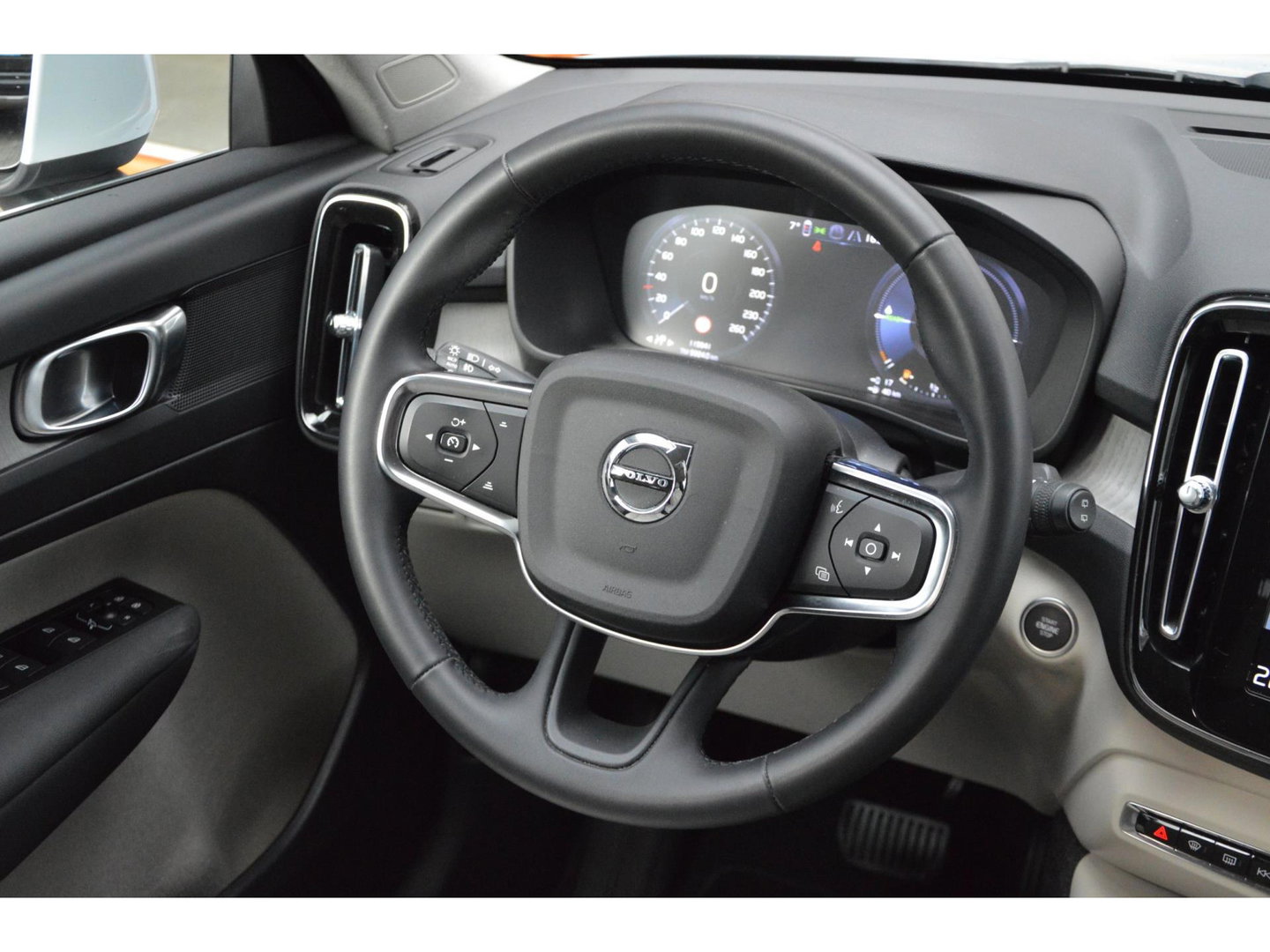 Volvo XC40 T5 Recharge Inscription | Pilot-assist | Camera | Stoelverwarming | Stuurverwarming | Volvo On Call |