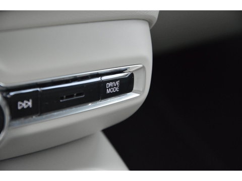 Volvo XC40 T5 Recharge Inscription | Pilot-assist | Camera | Stoelverwarming | Stuurverwarming | Volvo On Call |
