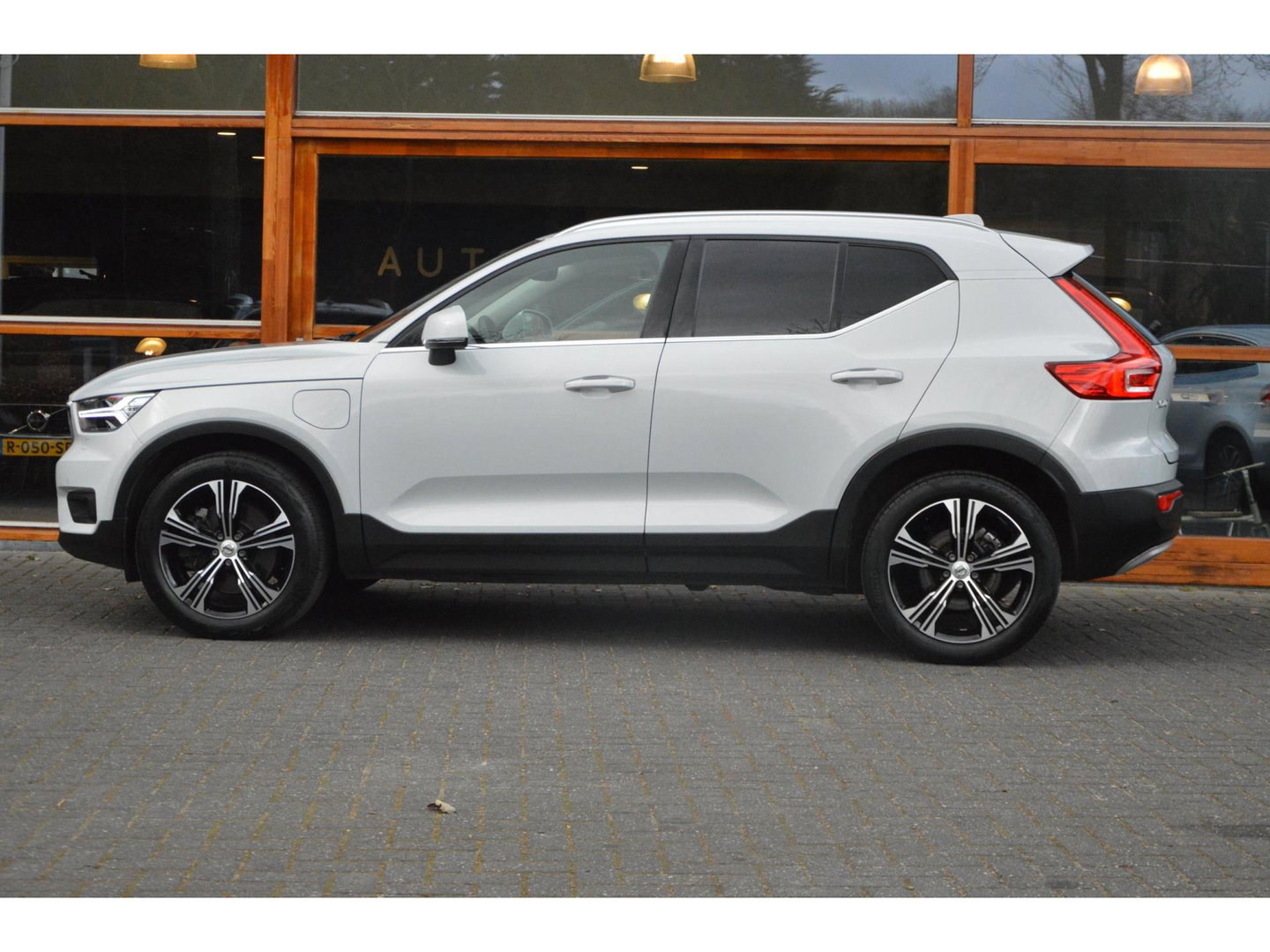 Volvo XC40 T5 Recharge Inscription | Pilot-assist | Camera | Stoelverwarming | Stuurverwarming | Volvo On Call |
