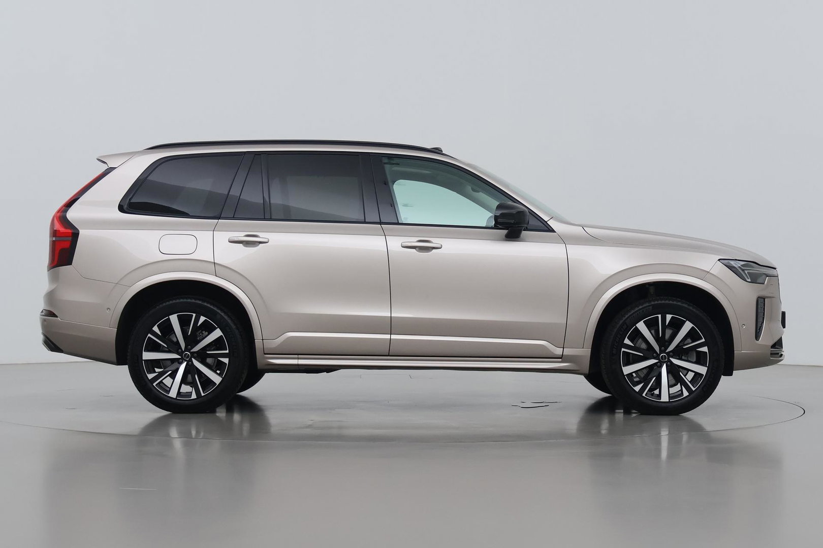Volvo XC90 T8 Ultra Dark | Bowers&Wilkins | Stoelventilatie | Trekhaak | Panoramadak | 360° Camera | Massage | Head-Up | ACC