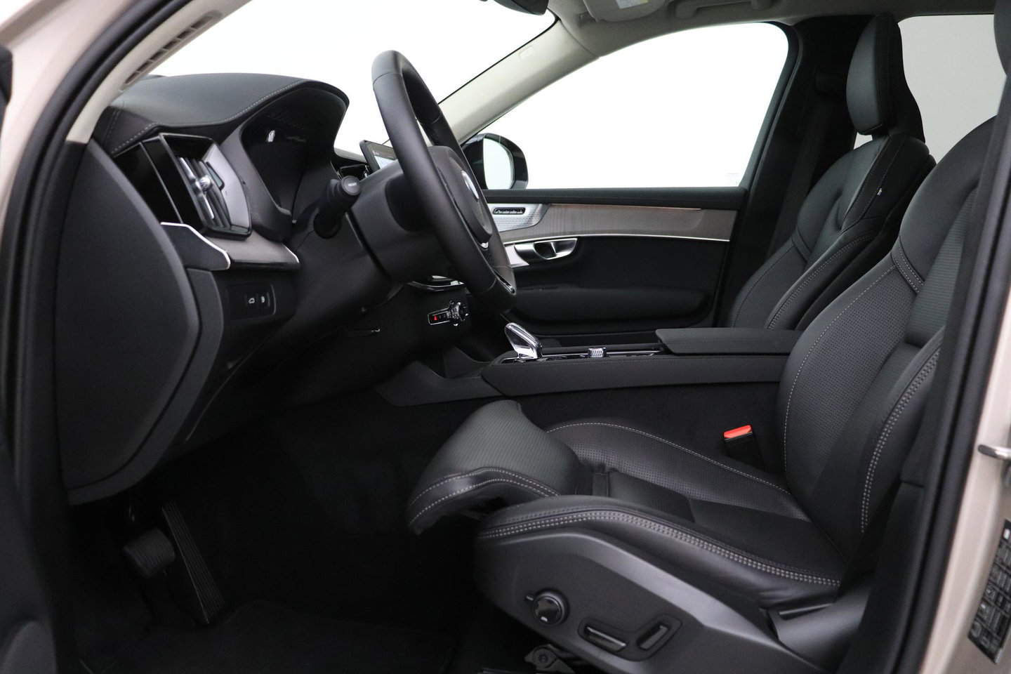 Volvo XC90 T8 Ultra Dark | Bowers&Wilkins | Stoelventilatie | Trekhaak | Panoramadak | 360° Camera | Massage | Head-Up | ACC