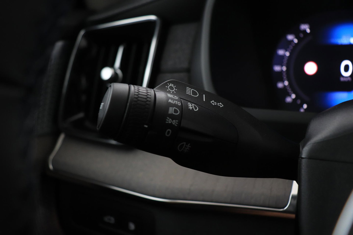 Volvo XC90 T8 Ultra Dark | Bowers&Wilkins | Stoelventilatie | Trekhaak | Panoramadak | 360° Camera | Massage | Head-Up | ACC