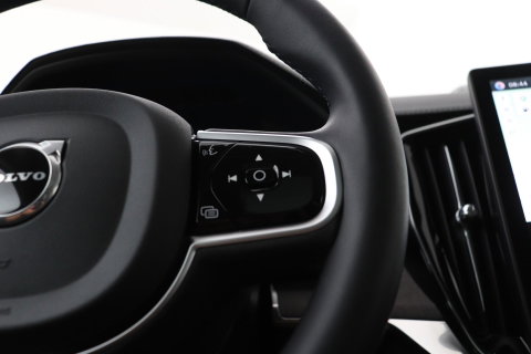 Volvo XC90 T8 Ultra Dark | Bowers&Wilkins | Stoelventilatie | Trekhaak | Panoramadak | 360° Camera | Massage | Head-Up | ACC