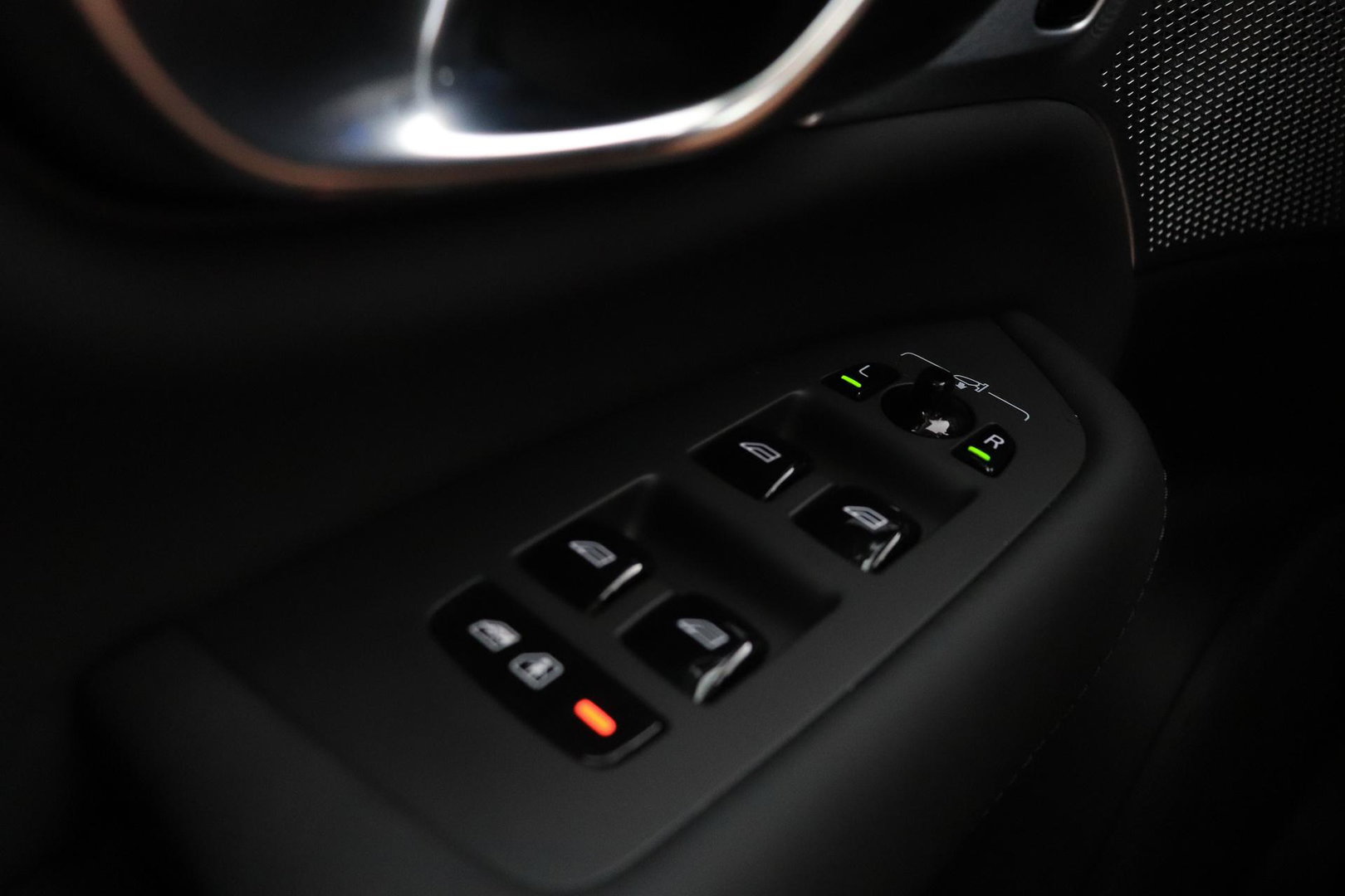 Volvo XC90 T8 Ultra Dark | Bowers&Wilkins | Stoelventilatie | Trekhaak | Panoramadak | 360° Camera | Massage | Head-Up | ACC