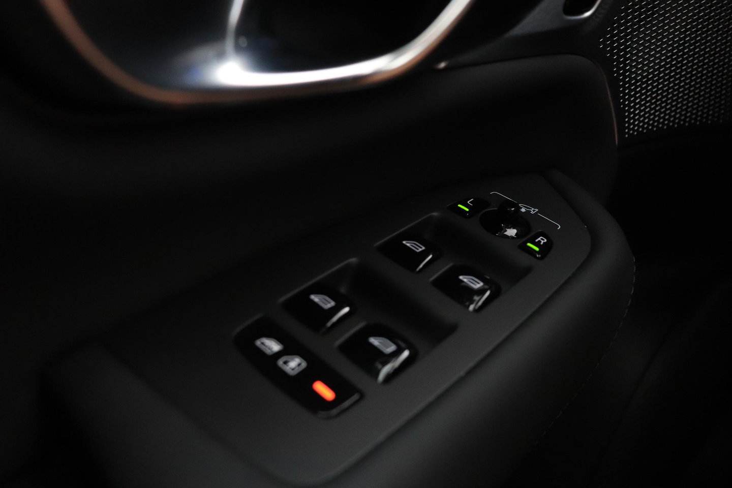 Volvo XC90 T8 Ultra Dark | Bowers&Wilkins | Stoelventilatie | Trekhaak | Panoramadak | 360° Camera | Massage | Head-Up | ACC