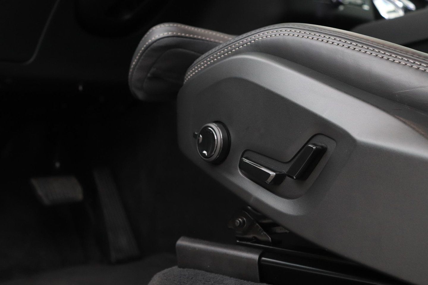 Volvo XC90 T8 Ultra Dark | Bowers&Wilkins | Stoelventilatie | Trekhaak | Panoramadak | 360° Camera | Massage | Head-Up | ACC